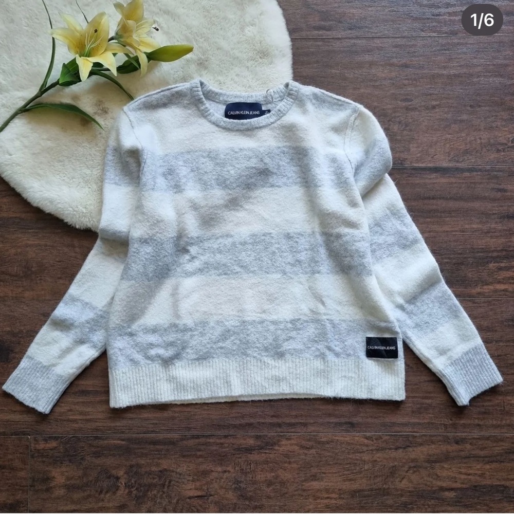 Calvin Klein sweater, brand new. Size L